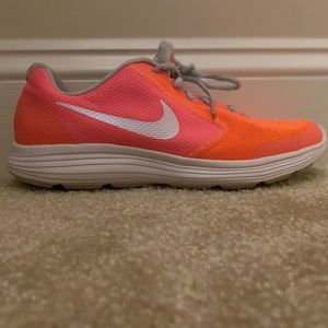 Nike Revolution Size 7 women’s “Lava Glow”